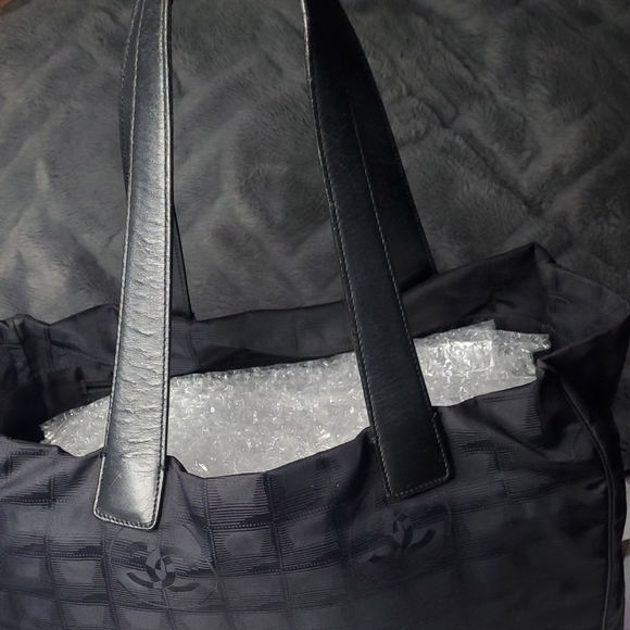 Channel Travel Line Tote - Picture 11 of 12